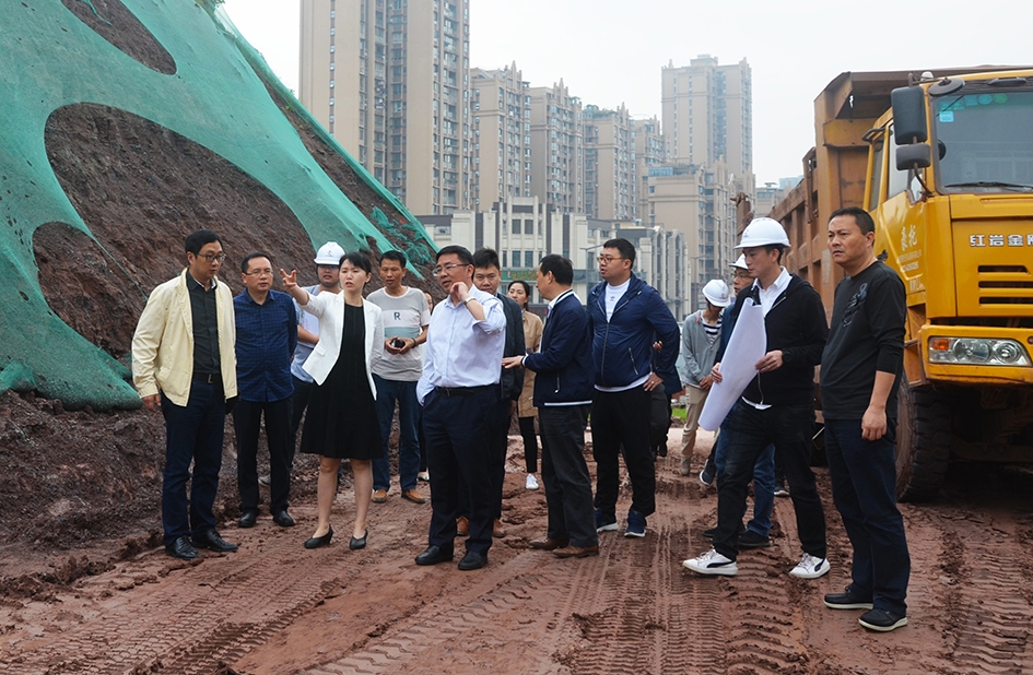 高新區(qū)管委會主任單鑫一行對城市指揮部各在建重大項目進(jìn)行視察調(diào)研