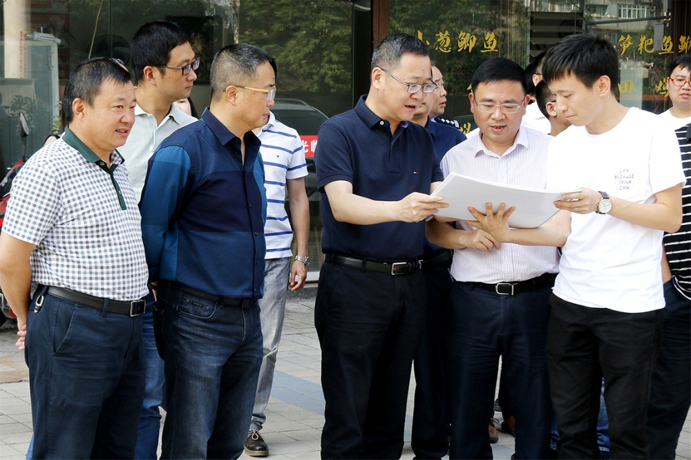 市委常委、高新區(qū)黨工委書記張邦舉一行蒞臨公司匯興路改造項目和高峰公園項目現(xiàn)場視察調(diào)研