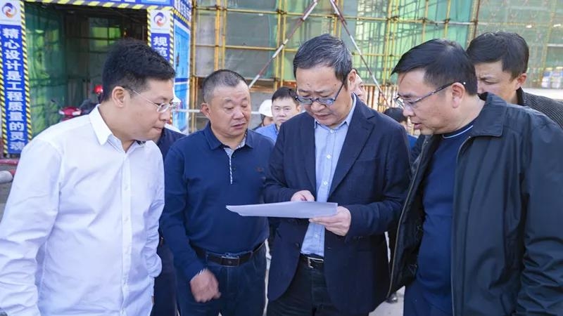 市委常委、高新區(qū)黨工委書(shū)記張邦舉率隊(duì)調(diào)研高新區(qū)重大項(xiàng)目推進(jìn)情況