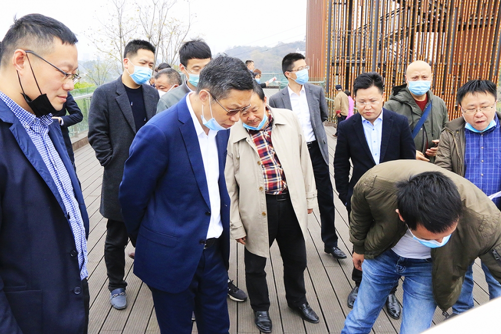 副市長(zhǎng)龍騰鑫一行調(diào)研公司濱河假日酒店項(xiàng)目推進(jìn)情況