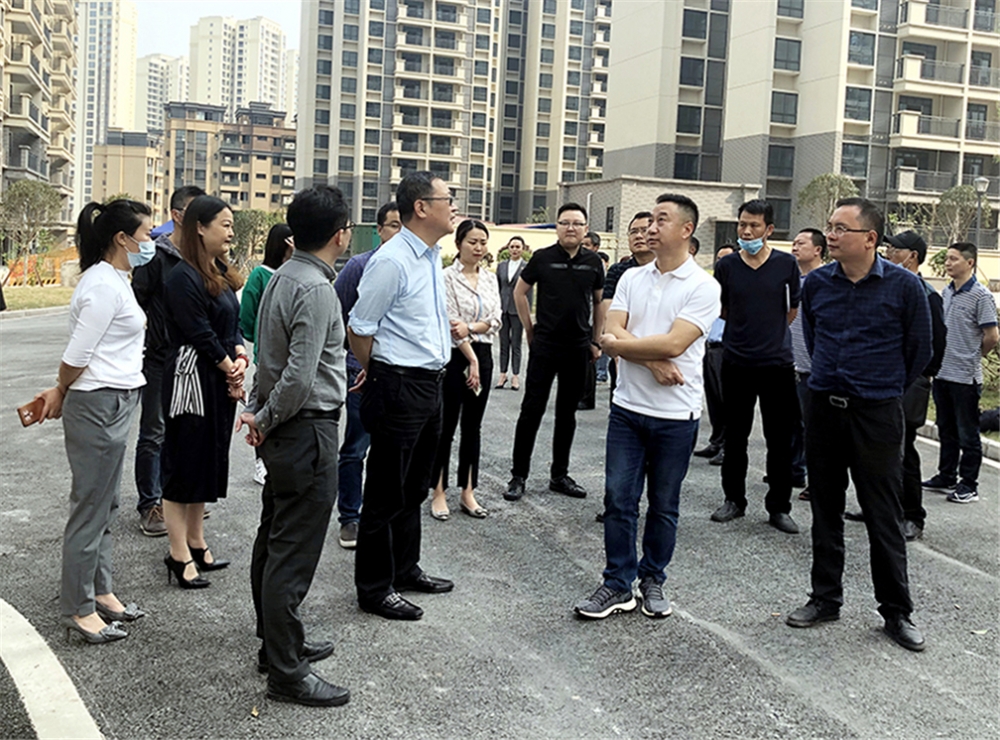 市委常委、高新區(qū)黨工委書記張邦舉蒞臨匯福苑小區(qū)視察指導(dǎo)工作