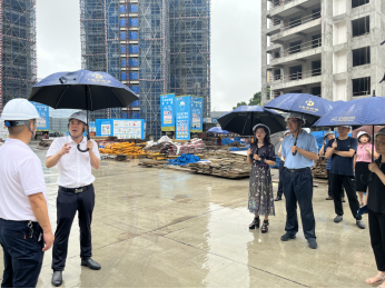 自貢市人大常委會副主任官勇一行蒞臨“匯東·鹽都印象”項目檢查安全生產法律法規(guī)實施情況