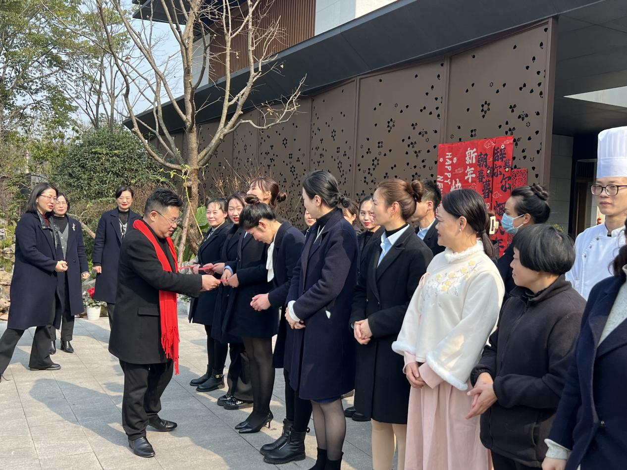 送溫暖 鼓干勁｜公司領(lǐng)導(dǎo)大年初一慰問(wèn)一線在崗職工